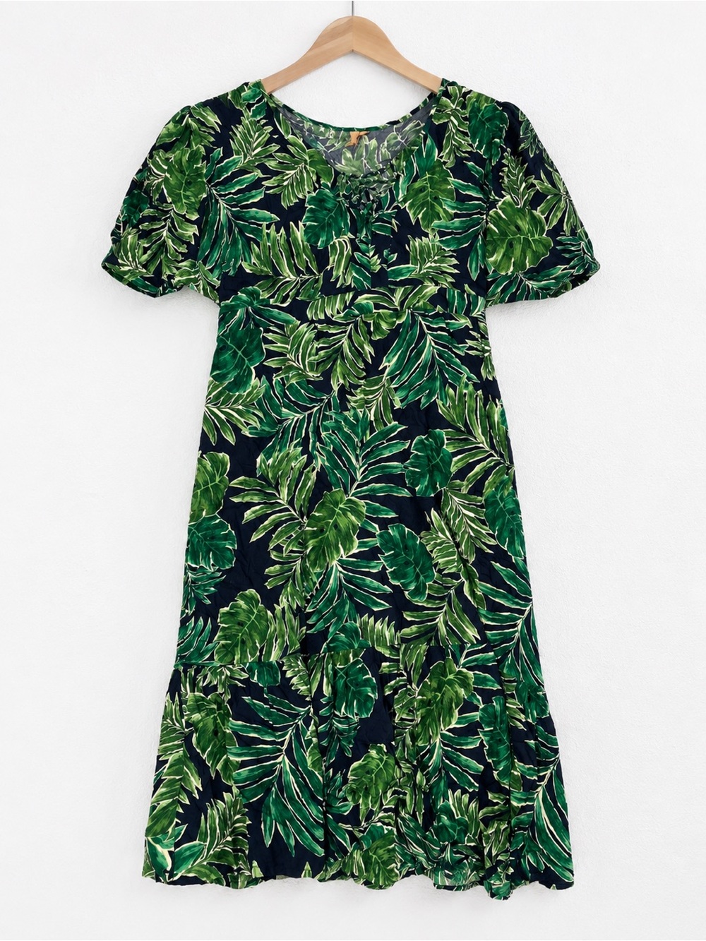Like New Onshore Green Leaf Print Women’s Dress